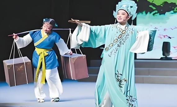 在乡间，唱越剧看山水