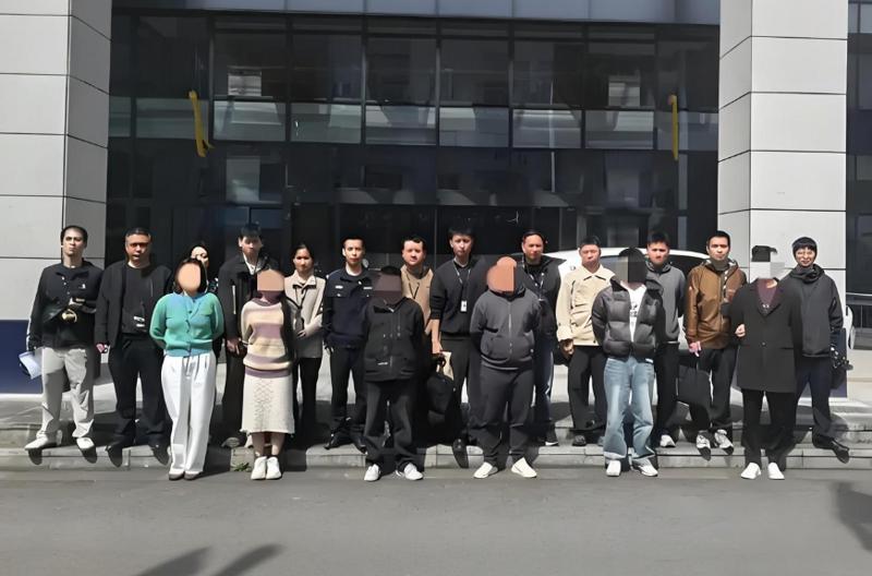 直播“斗狠”玩命？浙江网警雷霆出击：13人落网，账号全封！网络不是法外之地
