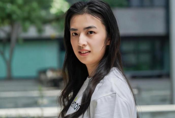 从145斤到105斤！武汉女生减重40斤后撞脸王祖贤，邻居跟着瘦了二三十斤