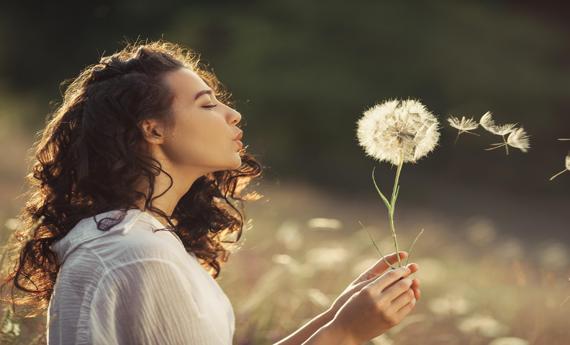 比春天更狠!秋季花粉过敏有何不同?持续时间更长,致敏性更强
