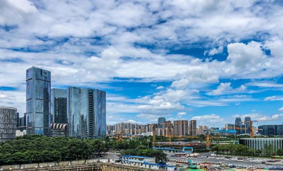 成都悄悄干大事!800亿砸向南边,天府新区GDP破5000亿,市中心真要移了?