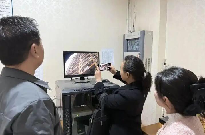 楼上扔下矿泉水瓶砸坏几棵辣椒苗，法院判全体业主赔1元！网友：这判决绝了